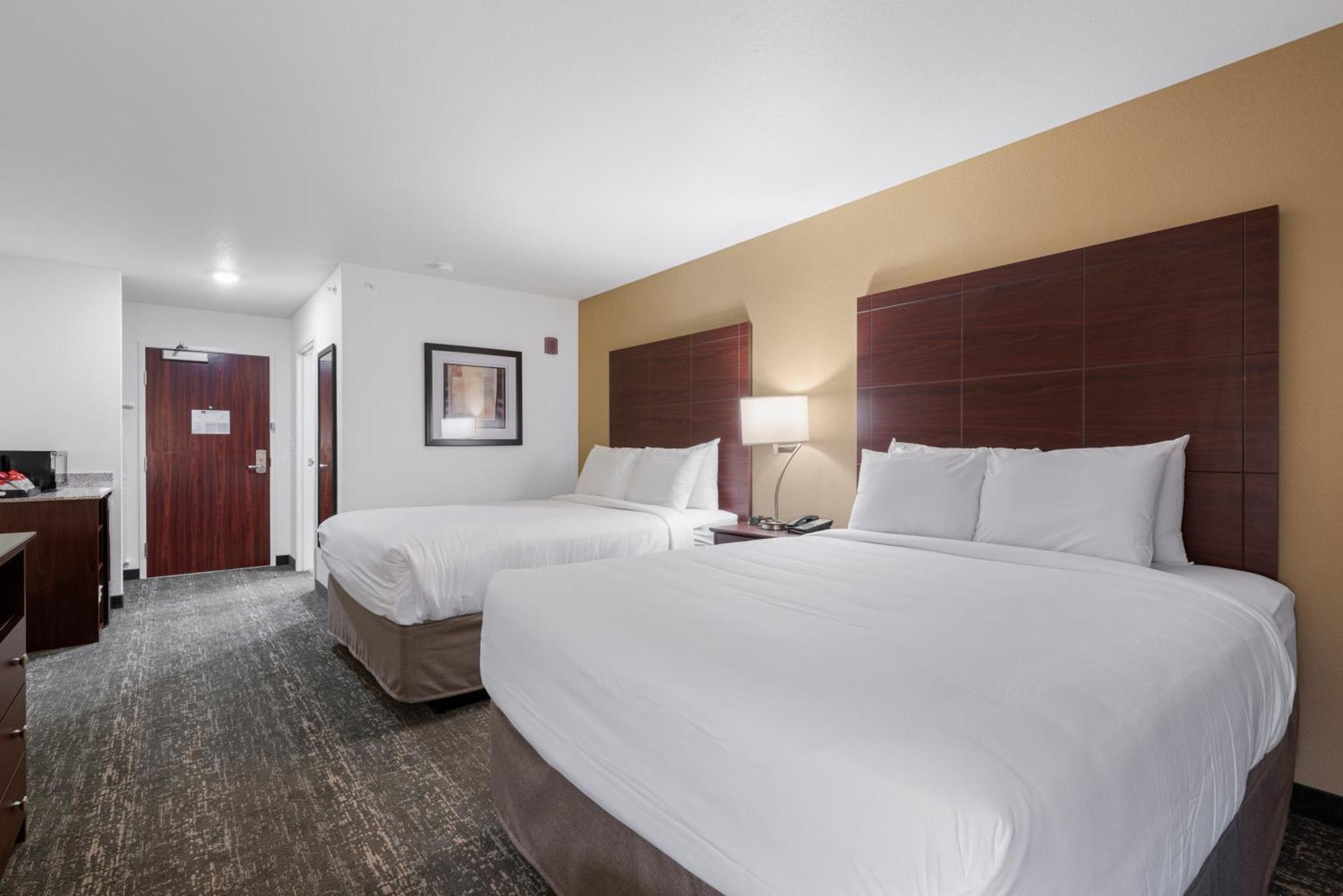 Cobblestone Hotel & Suites - Bellefontaine Exterior foto